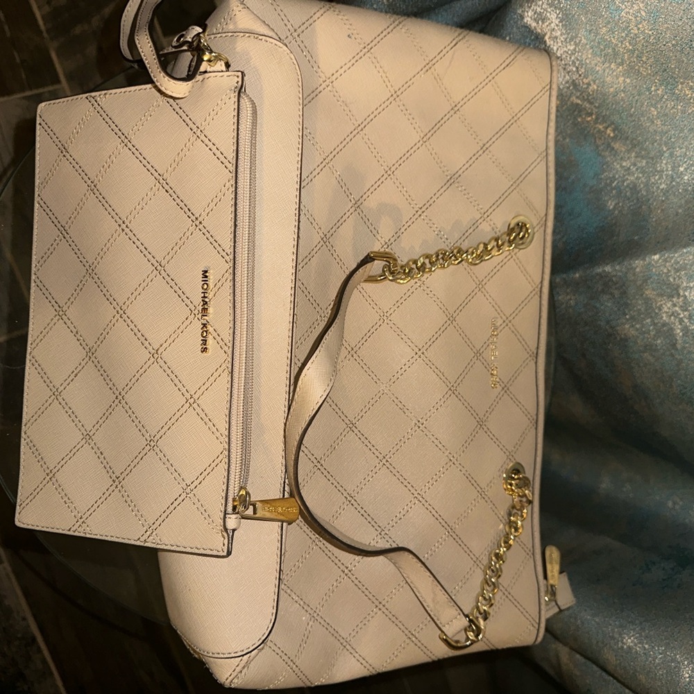 Michael Kors White Quilted Shoulder Bag with Gold Chain